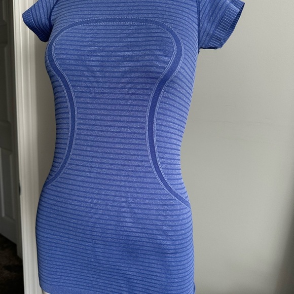 Lululemon Swiftly Blue Striped Women's Top Sz 2 - Picture 2 of 4